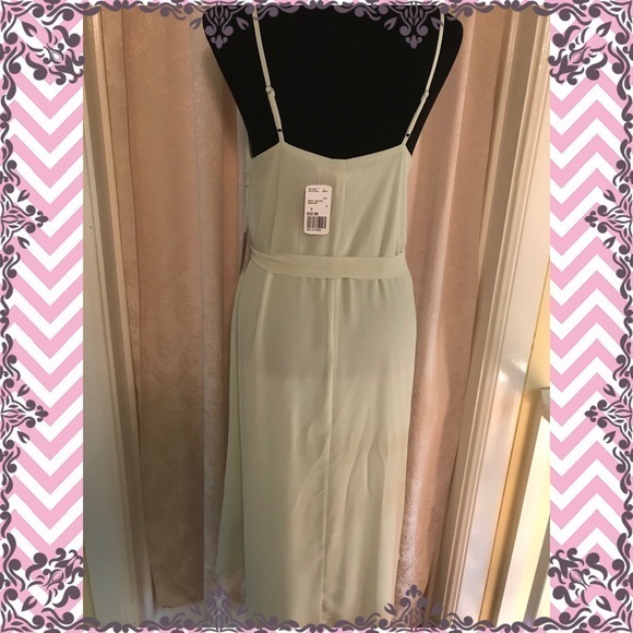 DARLING NWT DRESSπππ - Picture 5 of 8